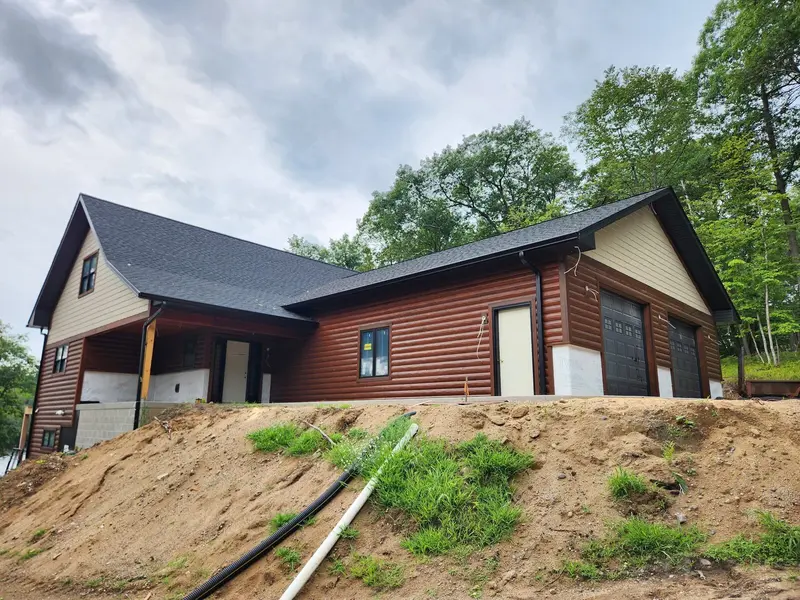 Log siding on a new home by Tri-County Professional Builders